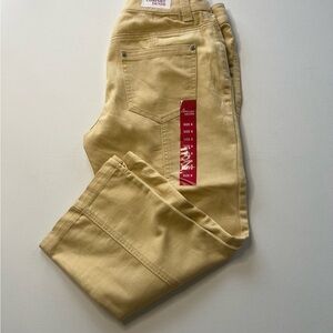 NWT Women's Comfort Denim Yellow Jeans Size 8 Capri (Z)